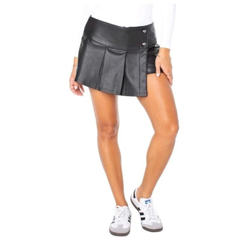 Celebrity Pink Black Faux Leather Pleated Mini Skort Heart Buttons Goth Alt L